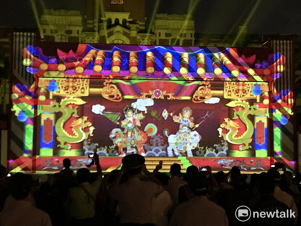 總統府光雕秀今晚精彩登場。 圖：周煊惠 / 攝