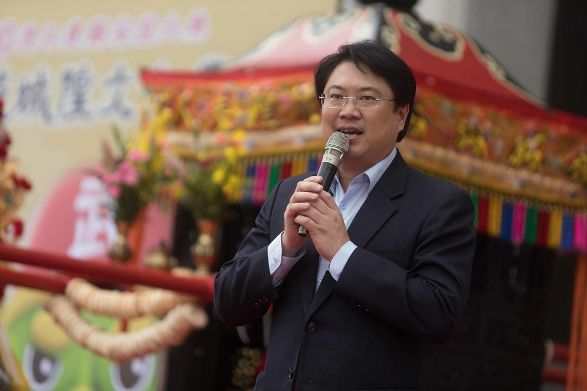 基隆護國城隍廟慶祝安座200年，今(7)日與來自全國各縣市的城隍爺一同展開日巡遶境，基隆市長林右昌參與開鑼儀式。