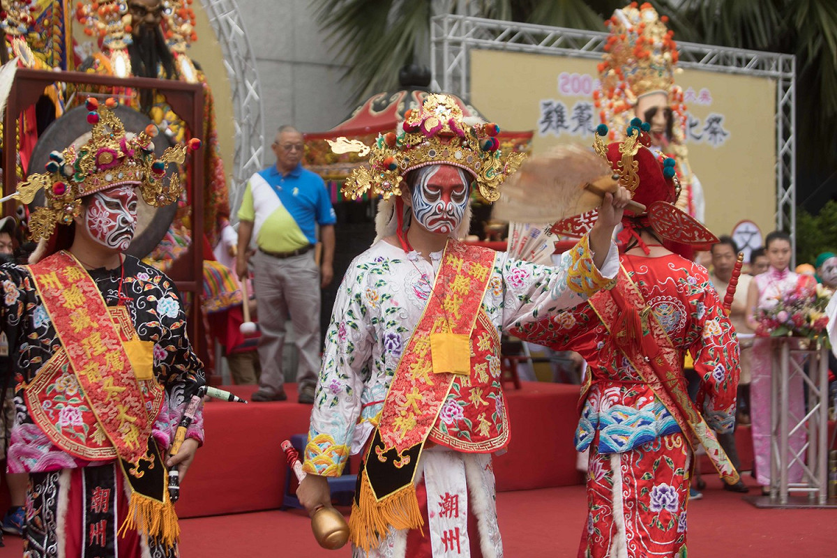 基隆護國城隍廟慶祝安座200年，今(7)日與來自全國各縣市的城隍爺一同展開日巡遶境。