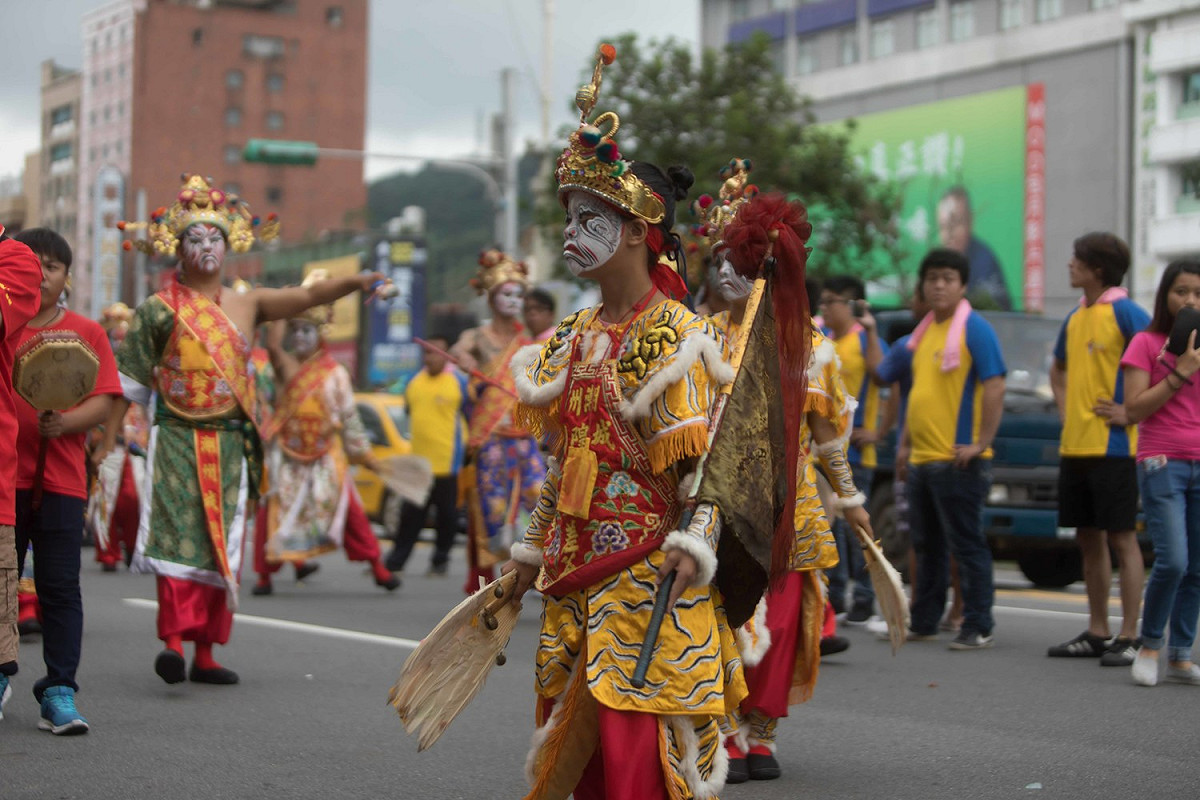 基隆護國城隍廟慶祝安座200年，今(7)日與來自全國各縣市的城隍爺一同展開日巡遶境。
