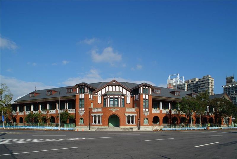 位於台北捷運北門站旁的國定古蹟「台灣總督府交通局鐵道部」，是台灣第一個科學工業園區及第一代火車醫院，
目前沒有對外開放，預計於2019年作為「鐵道博物館」並對外開放。 圖：台博館提供