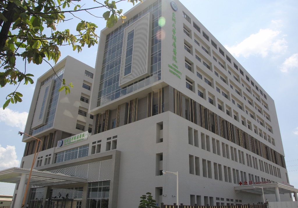 亞洲大學附屬醫院副院長林璨，日前遭控持假名片假冒馬偕醫院名義前往中國洽談工作，今(8)日發布新聞稿澄清，他事前並不知情。 圖：翻攝自亞洲大學官網
