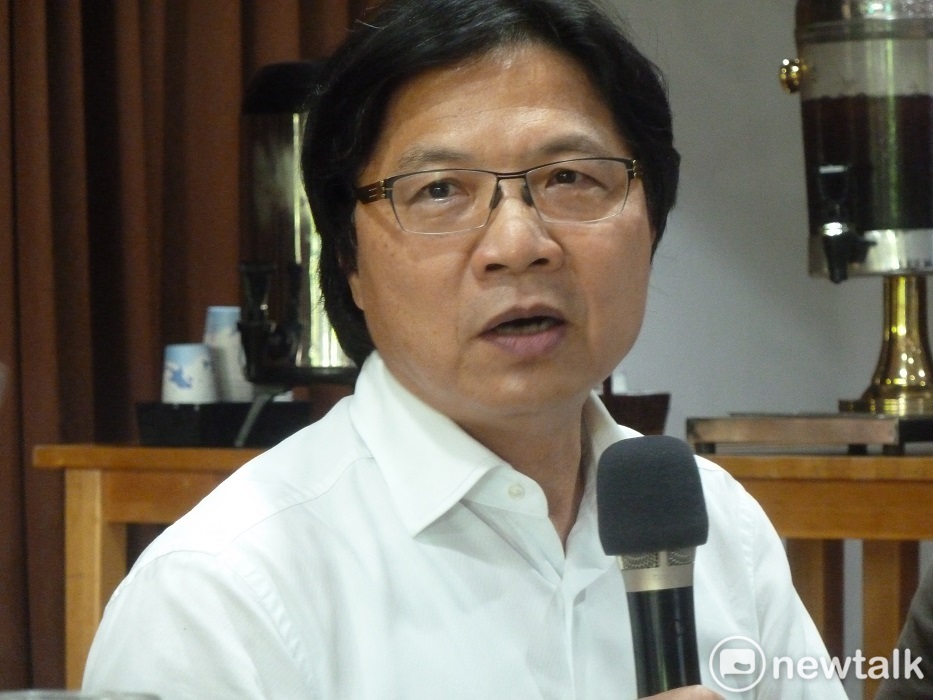 內政部長葉俊榮今(5)日表示，配合國防部明年起停止徵集82年次以前役男服常備兵役，83年次以後的役男應回歸接受4個月軍事訓練等政策，明年的替代役政策將有重大改變，以往每年有3萬名的替代役名額，將縮減為1萬5千人。 圖：謝莉慧/攝（資料照片）