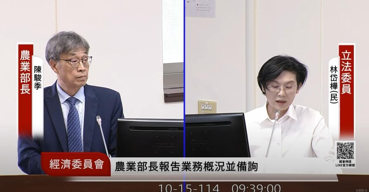林岱樺(右)呼籲農業部應正視國產豬恐失競爭力問題，陳駿季(左)回應將於1個月內提出相關報告。 圖：林岱樺服務處/提供