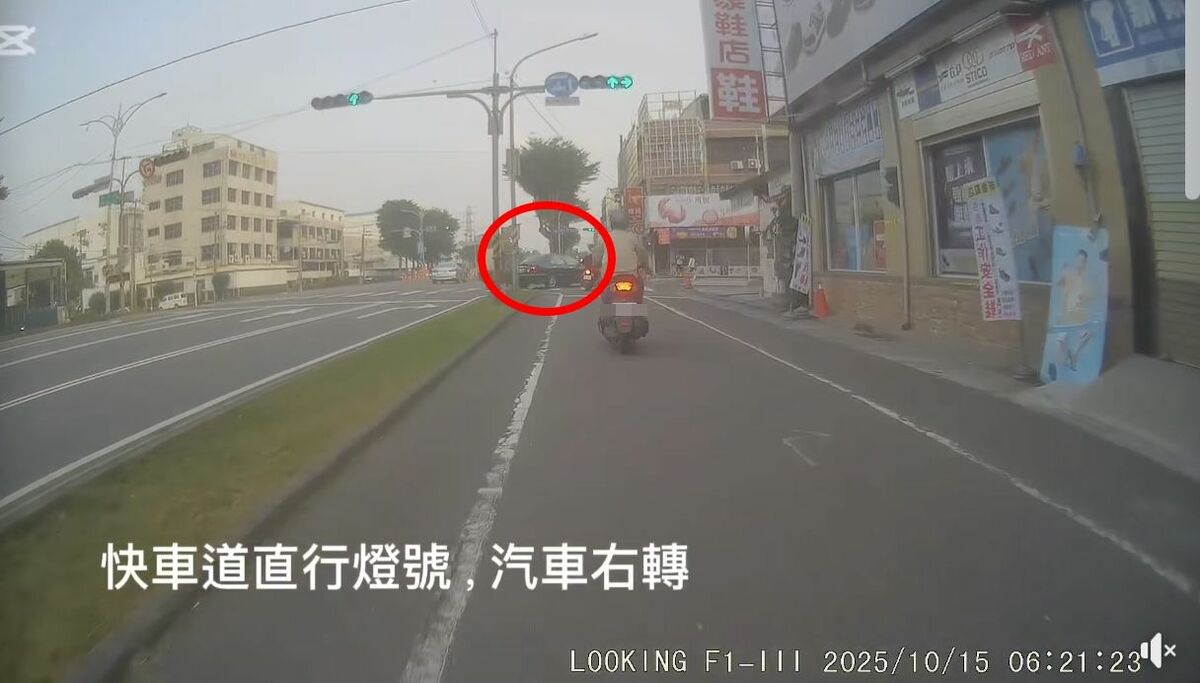 高雄91歲駕駛未依燈號右轉，撞上直行機車騎士。 圖：翻攝自仁武人大小事