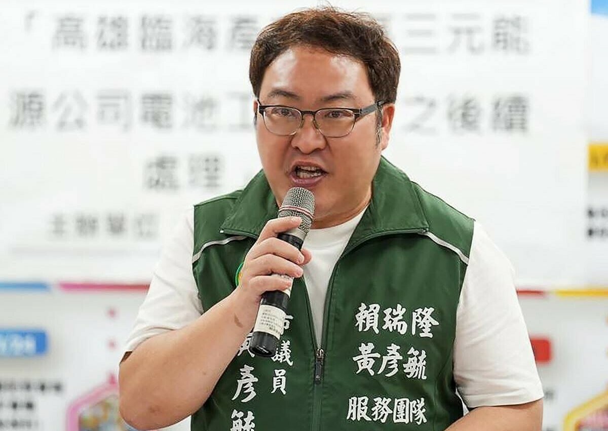 黃彥毓痛批陳菁徽惡意抹黑鳳山水庫的水面光電板。 圖：黃彥毓服務處/提供
