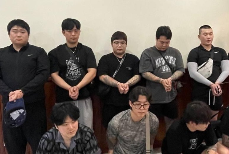 柬埔寨當局表示，破獲詐騙園區逮捕3455人，75名幹部涉殺人等重罪 。 圖：翻攝柬中日報