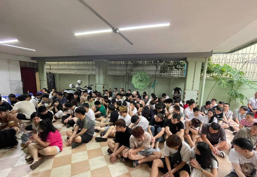 柬埔寨當局表示，破獲詐騙園區逮捕3455人，75名幹部涉殺人等重罪 。 圖：翻攝柬中日報