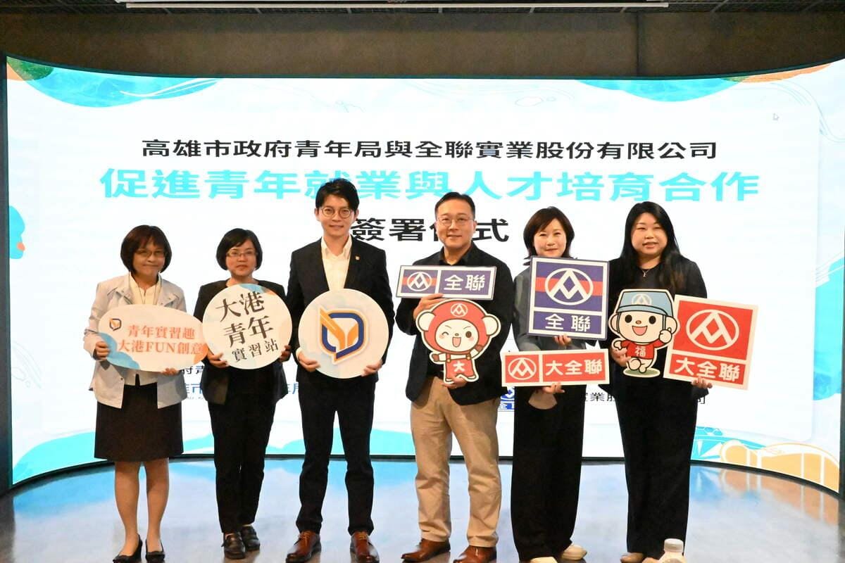 林楷軒(左三)與邱立宗(右三)交流青年實習與人才培育經驗，促進產官合作新契機。 圖：高雄市青年局/提供