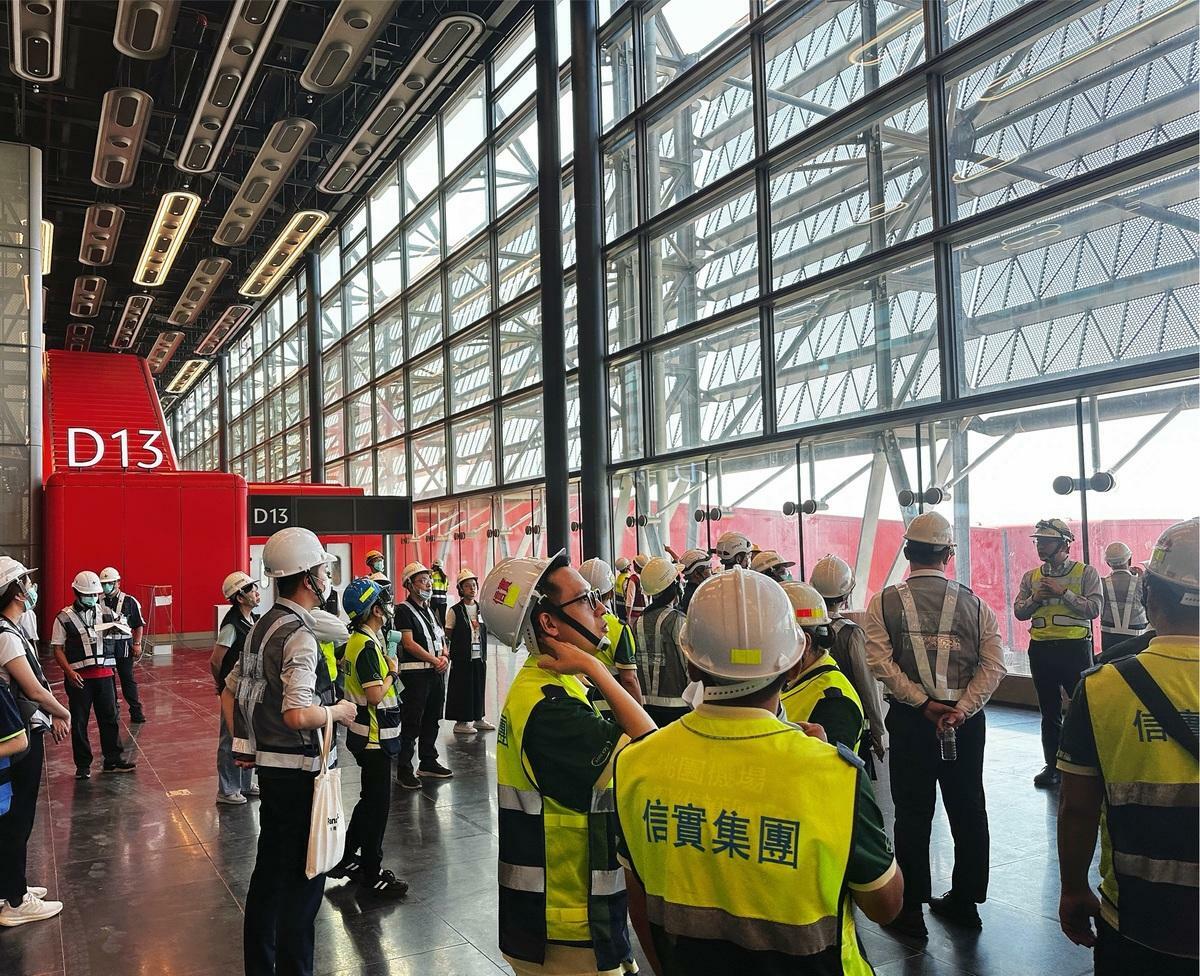 機場公司邀服務大聯盟熟悉北登機廊廳的旅客出入及作業動線。. 圖：桃園機場公司／提供