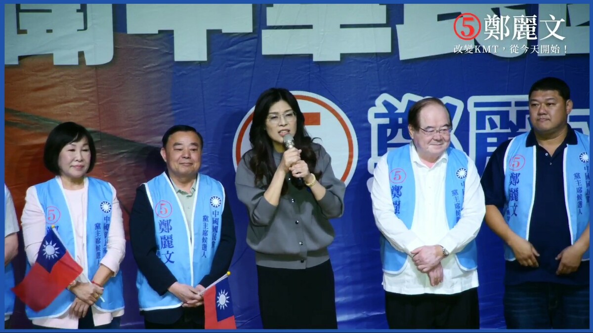 桃園市議長邱奕勝(右2)與國民黨前秘書長李乾龍(右3)出席鄭麗文16日舉辦「台北市各界力挺鄭麗文」大會。 圖：翻攝鄭麗文臉書