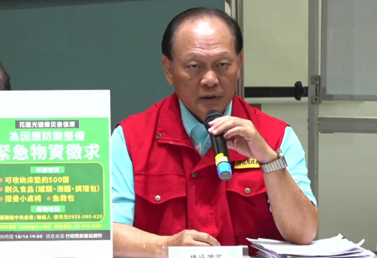 中央前進協調所因應演習所募集的物資，季連成說，現在床墊只有不到100個，目標是500個，還需要泡麵、罐頭、調理包等耐久食品，以及折疊小桌椅、急救包等，募到足夠數量就會停止。 圖：擷自直播畫面