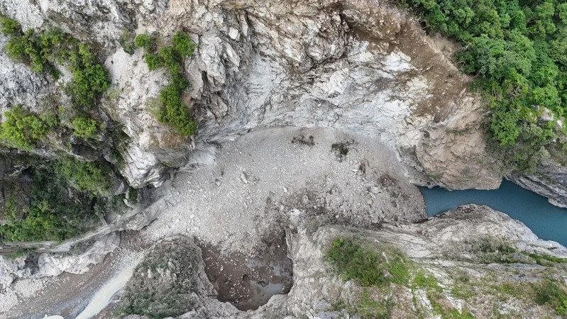 太魯閣國家公園燕子口出現新的堰塞湖，預估蓄水量270萬噸。 圖：太管處提供