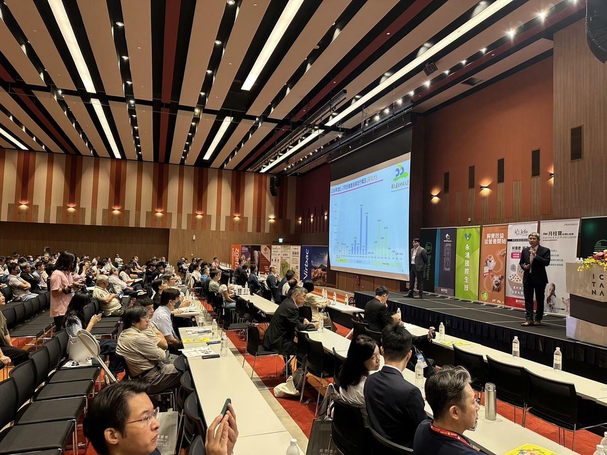 「第九屆嘉義大學台灣重要豬病論壇」，匯聚超過700位產官學人士，期望透過產官學對話，全面提升台灣豬隻防疫與生物安全能力，重建民眾對國產豬肉的信心。 圖：台南市政府提供