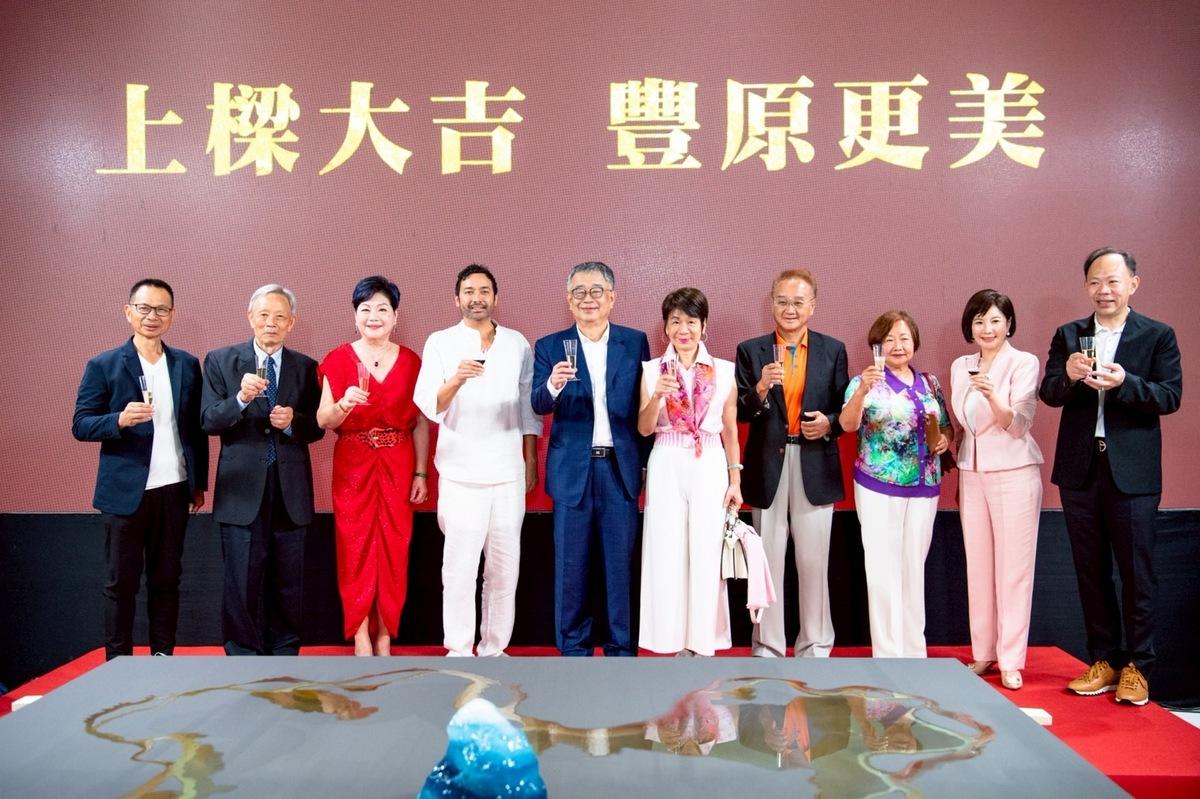 位在豐原火車站前的建案「慶山明仁」昨（18）日舉行上梁大典。 圖：慶山建設/提供