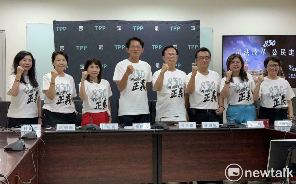 民眾黨的不分區立委明年2月必須辭職，大家都在找出路，其中麥玉珍（右二）有意投入台中的地方選舉，日前辭去南投主委。 圖：新頭殼資料照