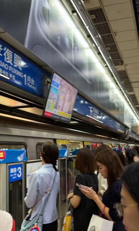 台北捷運板南線今(18)日發生列車跳電事故，影響逾600人。 圖：翻攝網路