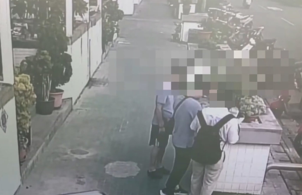 年約40歲曹姓車手向假投資洋酒被害人面交取款新台幣30萬元，遭員警當場查獲，他稱其上網應徵事務助理員卻淪車手被逮，彰化縣警察局員林分局將他依詐欺等罪嫌送辦。（民眾提供）中央社記者鄭維真傳真 114年10月21日