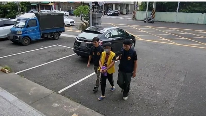 何姓男子在臉書PO文預告吸毒隨機殺人，警方火速帶回偵辦。 圖：翻攝畫面