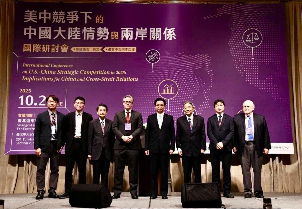 吳釗燮表示，第一島鏈作為單一戰區，已不再只是一個戰略構想，解放軍的作為已將其轉化為現實。 圖：國安會提供
