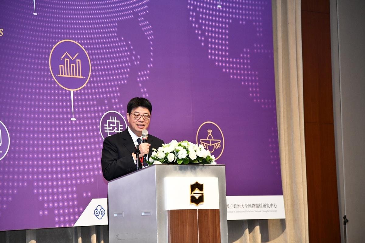 陸委會主委邱垂正21日在「美中競爭下的中國大陸情勢與兩岸關係」研討會閉幕致詞。 圖：陸委會提供