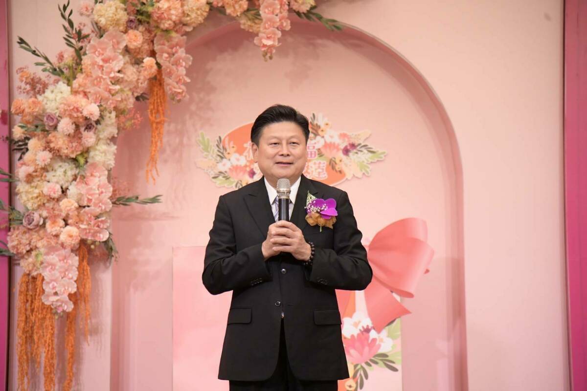 張育萌指出，「法定指揮官」徐榛蔚不救災，和立委傅崐萁（圖）、鄭天財替新人證婚、送大禮，明年還要編列648萬舉辦集團婚禮綁樁。 圖：取自花蓮縣政府官網