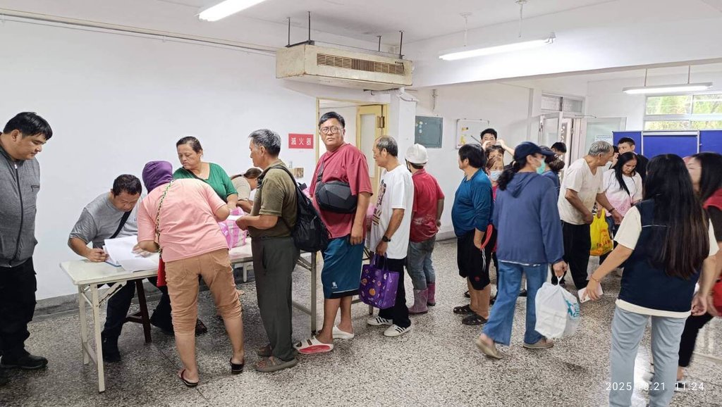亞泥22日表示，因應太魯閣燕子口堰塞湖紅色警報啟動，亞泥花蓮廠依據今年3月與花蓮秀林鄉公所簽署的「救災支援協訂」，啟動災害應變機制，開放員工宿舍作為臨時收容場所，自20日起協助安置富世村67名居民。（亞泥提供）中央社記者何秀玲傳真　114年10月22日