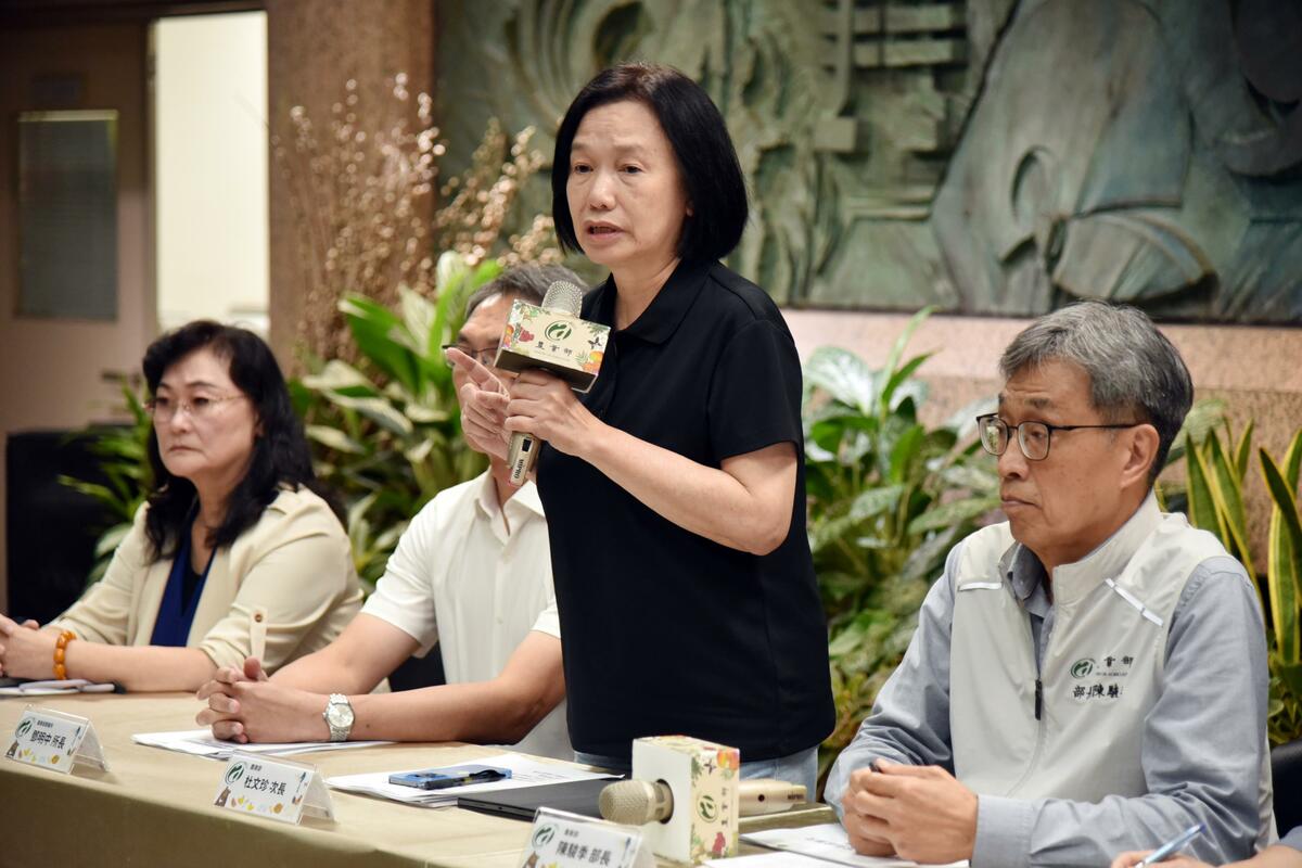 農業部今（22）日證實台中市烏日區首例非洲豬瘟確診，並啟動防疫應變措施，由杜文珍次長指揮，成立前進應變所防止疫情蔓延。 圖：農業部／提供