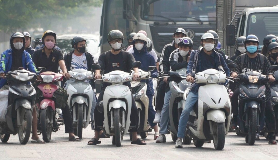 越南摩托車持有率極高，在 2024 年近 80%。 圖：翻攝自 X《METRO TV》
