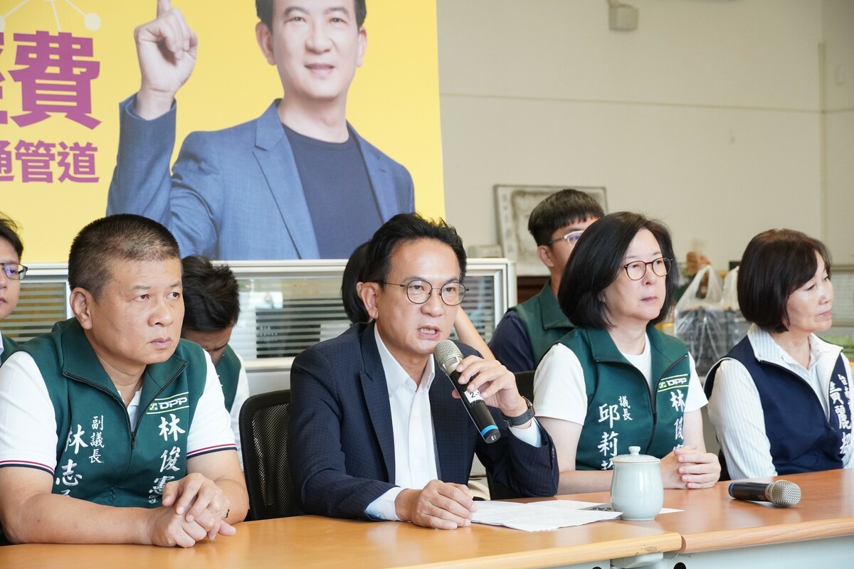 有意參選台南市長的立委林俊憲今日再拋「里政三願景」政見，炒熱民進黨台南初選。 圖：立法委員林俊憲辦公室提供