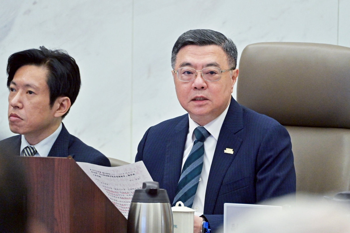 行政院長卓榮泰今（23）日在行政院會表示，國會向行政部門索取資料，基於憲法精神，行政部門本應詳實提供相關資料，並在期限內提供立法委員正確資訊，但如有疑慮，各部會首長應親自核定後，方得對外提供。 圖：行政院提供