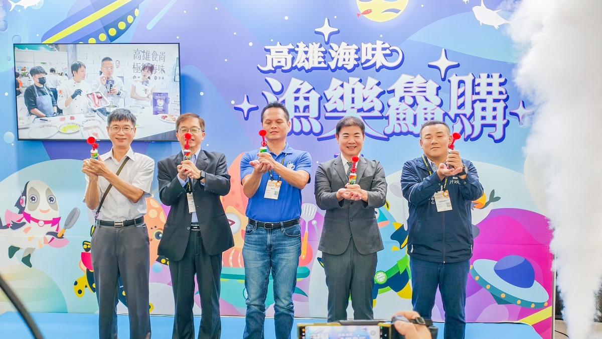 陳皇誠(中)表示今年「魷秋航海王」結合創意互動與食魚教育，帶來寓教於樂的海洋體驗。 圖：台灣區魷秋公會/提供