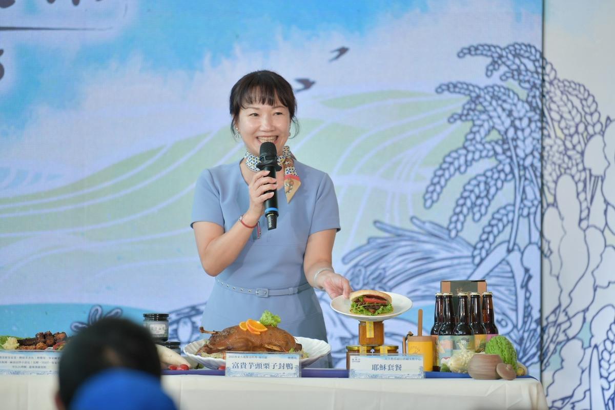 楊瑞霞表示今年邀集21家餐飲業者共同響應，活動期間推出客家風味料理與限定餐飲。 圖：高雄市政府客家事務委員會/提供
