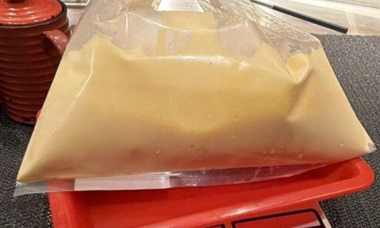 台北市衛生局稽查發現有冰箱內生牛肉、蔬菜盤未加蓋保存等缺失。 圖：台北市衛生局提供