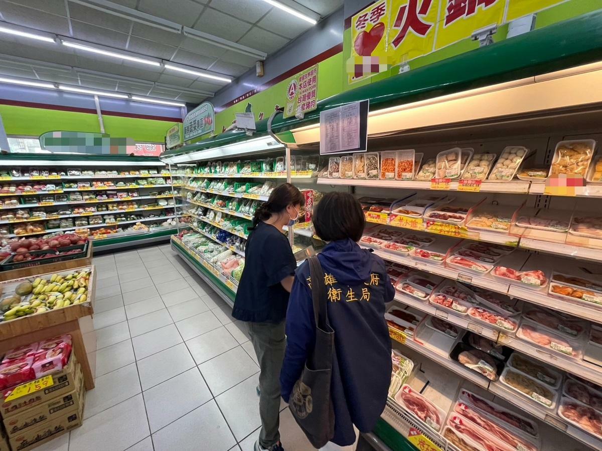 高市府跨局處食安小組執行豬肉產品源頭稽查，確認販售通路並無使用來路不明肉品。 圖：高雄市衛生局/提供