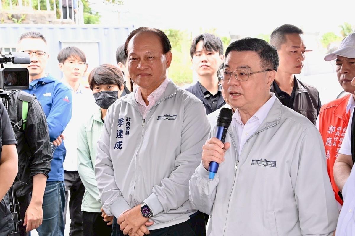 卓榮泰大讚季連成，一塊石頭都充滿感情責任 圖：行政院提供