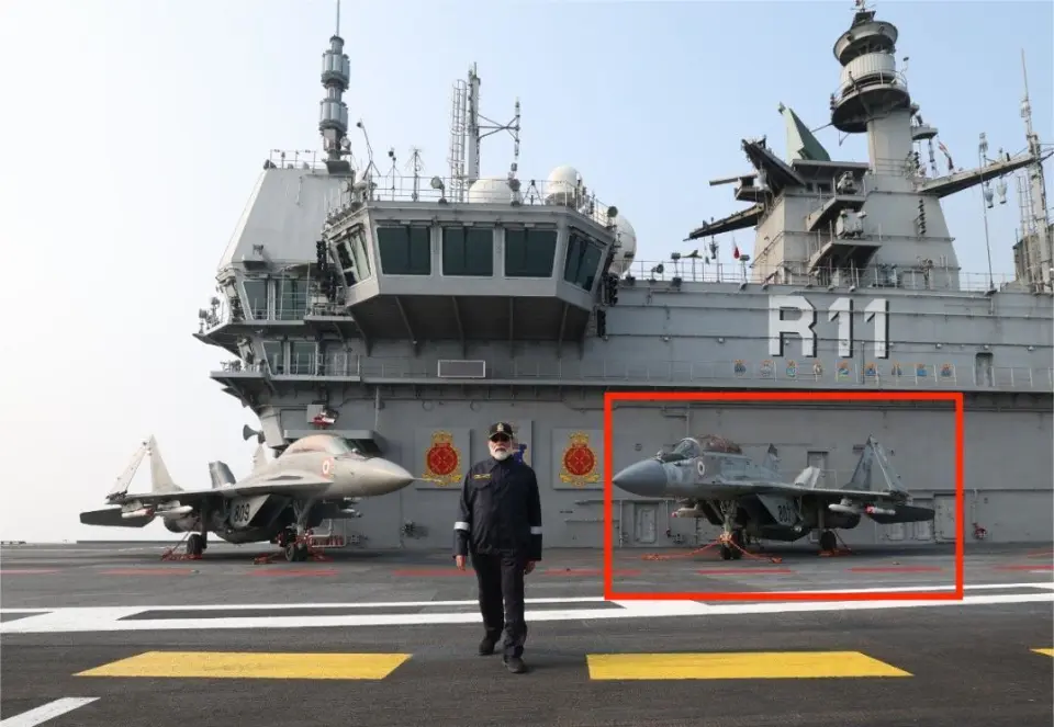米格 29K 艦載機機身鏽跡斑斑、塗裝脫落且輪胎氣壓不足 圖：翻攝自騰訊網
