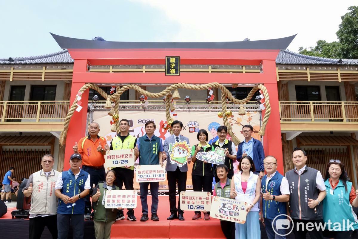 「2025台南關子嶺溫泉美食節」今日在白河區大成殿廣場熱鬧開幕，台南市副市長葉澤山代表市長黃偉哲出席，在象徵祈福的「神社搖鈴」聲中為一年一度的關子嶺盛會揭開序章。 圖：台南市政府提供