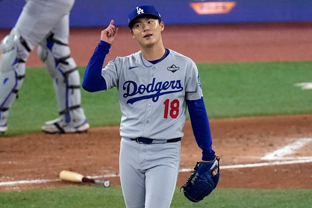 MLB世界大賽第2戰，山本由伸9局好投送出8次三振，終場以5比1擊敗多倫多藍鳥。（美聯社）
