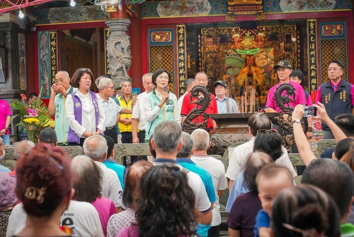 林岱樺(中)到岡山壽天宮提出未來四大願景打造地方新亮點。 圖：林岱樺辦公室／提供