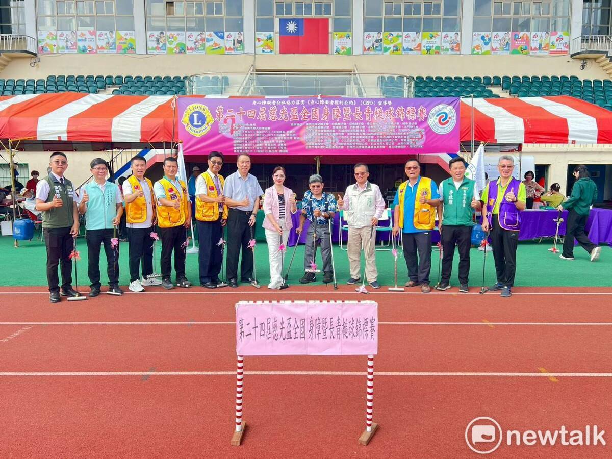 第24屆慈光盃全國身障暨長青槌球錦標賽，由指導單位和主辦單位代表共同揭開序幕。 圖：黃博郎／攝