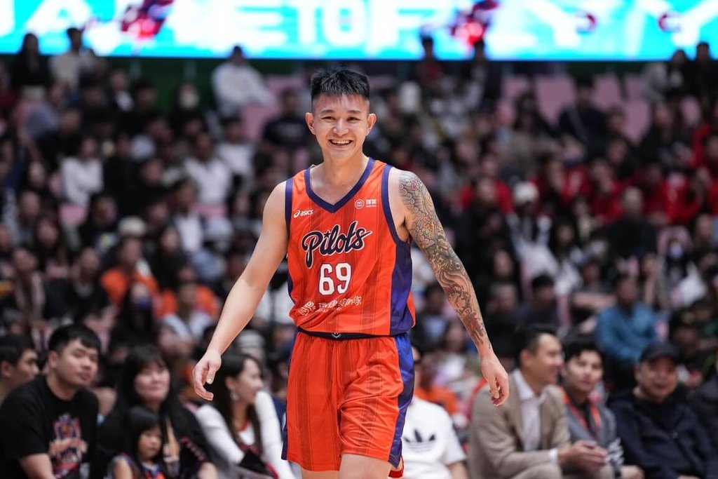 台灣職籃P. LEAGUE+衛冕軍桃園璞園領航猿26日在賽季開幕戰面對台北富邦勇士，領航猿本土一哥盧峻翔（圖）攻下22分、7助攻，終場助隊以112比96順利在首戰旗開得勝。（PLG提供）中央社記者陳容琛傳真  114年10月26日