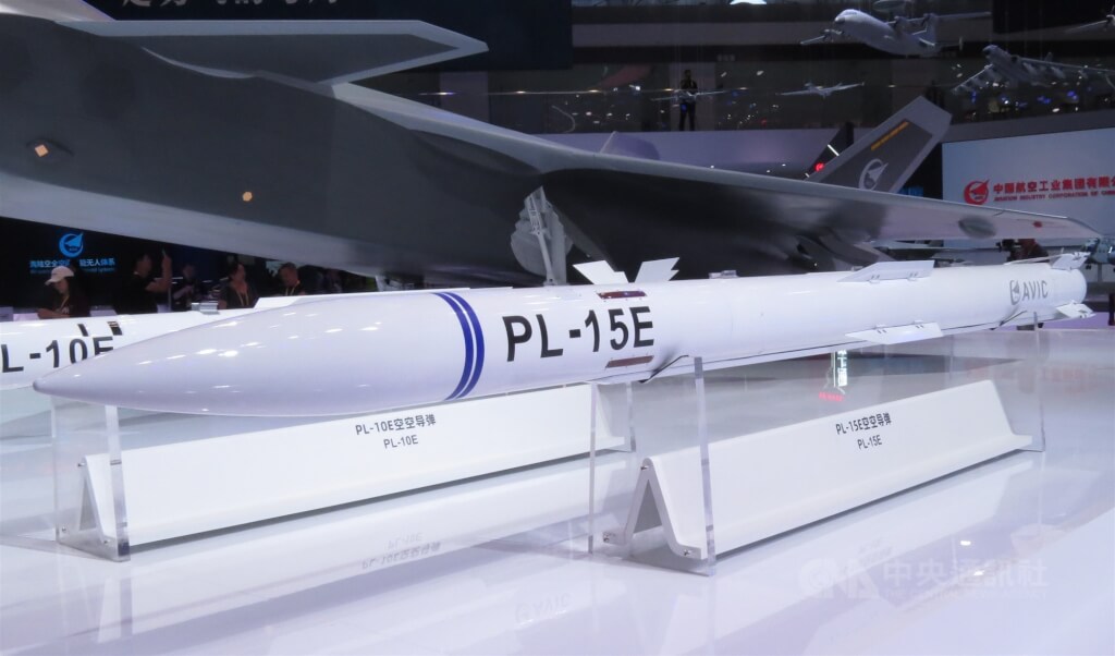 圖為2024年中國珠海航展展出的PL（霹靂）-15E。 圖: 中央社提供(檔案照片)