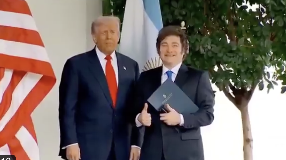 同為右派民粹總統的川普(左)為米萊背書，此次的選舉結果也再次展現川普的影響力。 圖：翻攝自 Ｘ