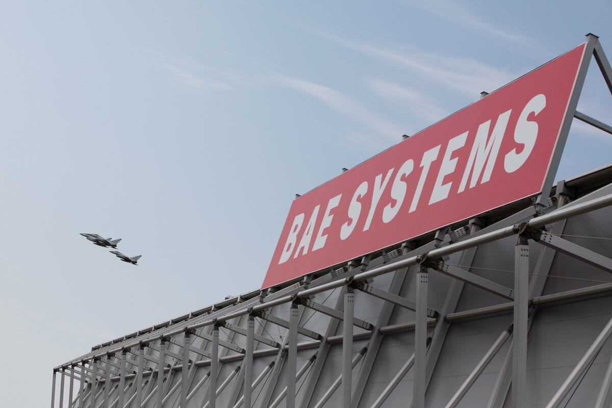 歐洲颱風戰鬥機由英國、德國、義大利與西班牙聯合生產，其中約 37% 的生產作業在英國進行，主要集中於蘭開夏郡沃頓及薩姆爾斯伯里的 BAE 系統工廠。 圖 : 翻攝自X帳號@BAESystemsplc