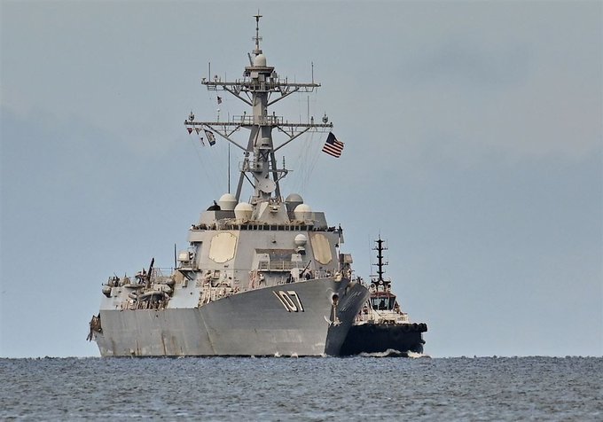 美國海軍「格雷夫利號」（USS Gravely）飛彈驅逐艦 26 日停靠千里達及托巴哥首都西班牙港，展開為期四天訪問，並與千里達及托巴哥國防軍共同進行聯合演習。美方稱，這項行動旨在「加強地區安全合作，應對跨國犯罪」。 圖 : 翻攝自X帳號@AbebeSamson1