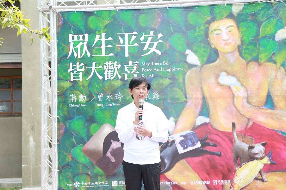 水交社文化園區內的「和通蔣勳書房」今日舉辦「眾生平安──皆大歡喜」展開幕。文化界兩位重量級人物──蔣勳與林懷民同時出席，共同為台南注入深厚的人文力量。副市長葉澤山代表黃偉哲市長出席致意。 圖：台南市政府提供