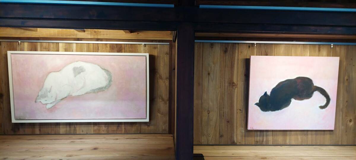 此次展出內容涵蓋蔣勳老師一系列療癒人心的貓主題油畫；曾永玲老師以金工形式展現貓的靈動神情；董承濂老師則以哲思入藝，呈現《八十八吉祥—開悟的勝利幢》與《菩提本無貓及明鏡亦非貓》，貫穿佛意與當代精神。 圖：台南市政府提供