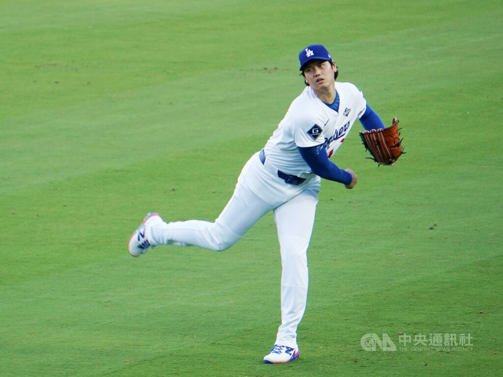 美國職棒洛杉磯道奇投手大谷翔平28日在世界大賽第4戰先發出戰多倫多藍鳥。 圖：中央社