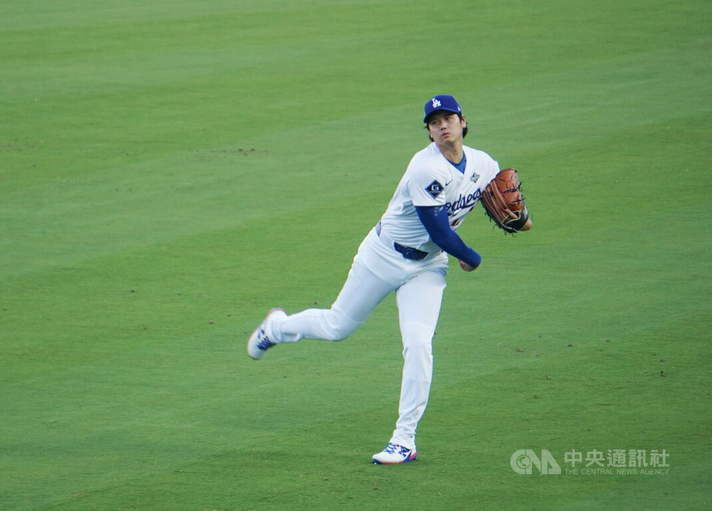 美國職棒世界大賽，道奇球星大谷翔平歷經前一戰18局延長賽之後，隔天28日擔任第4戰先發投手。 圖：中央社
